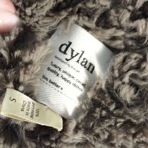 DylanâbyâTrueâGritâFauxâFurâWomen's Vest - Picture 6 of 7